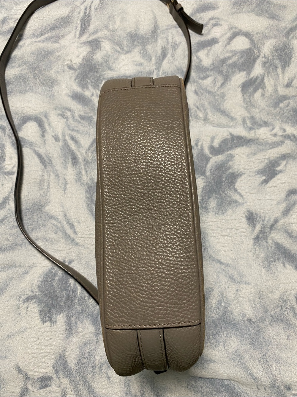 kate spade gray pebble leather crossbody with gold hardware - Picture 3 of 8